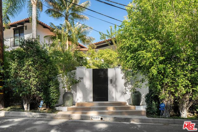 7651 Willow Glen Road, Los Angeles CA: https://media.crmls.org/mediaz/79e74c40-c61a-417d-aeb6-89732d561f5c.jpg