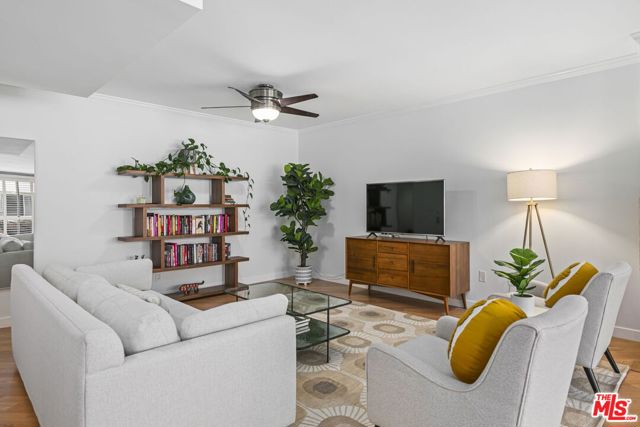 725 S Barrington Avenue, Los Angeles CA: https://media.crmls.org/mediaz/79e790c0-f839-4e04-ab15-9de464327717.jpg