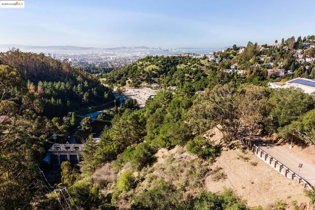 0 Tunnel Rd, Oakland CA: https://media.crmls.org/mediaz/79e7afa5-6ad7-4405-b20b-53f47ad133e0.jpg
