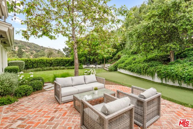 4071 Mandeville Canyon Road, Los Angeles CA: https://media.crmls.org/mediaz/79e822c1-30b9-4358-b13c-4818743977a6.jpg