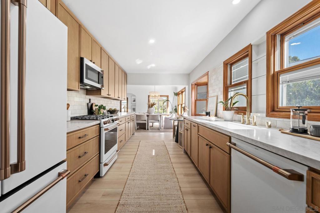 4866 Sussex - photo 11