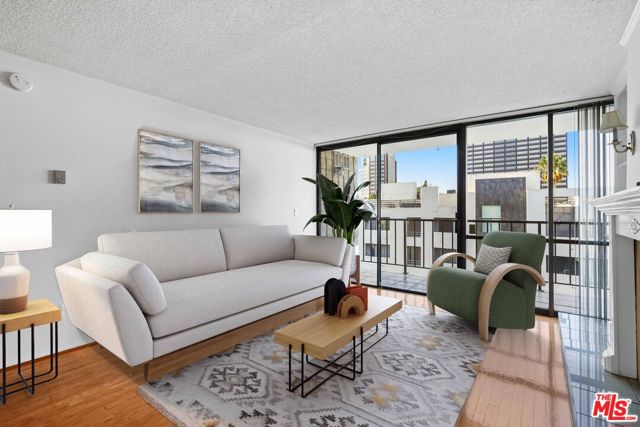 10966 Rochester Avenue, Los Angeles CA: https://media.crmls.org/mediaz/79e8a93a-52d8-45b7-850a-8e2d6025311d.jpg
