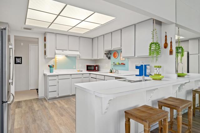 900 Island Drive, Rancho Mirage CA: https://media.crmls.org/mediaz/79e8bffa-8660-4d0c-b427-5cef72de4266.jpg