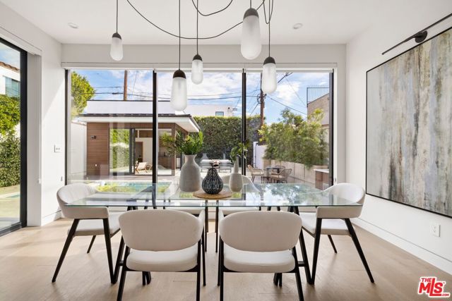 714 N La Jolla Avenue, Los Angeles CA: https://media.crmls.org/mediaz/79e91e8c-54c8-4dc3-8252-033d261eff23.jpg