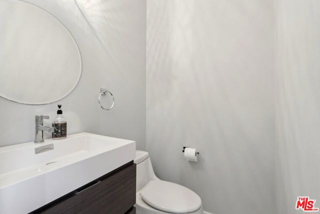 15539 Hamner Drive, Los Angeles CA: https://media.crmls.org/mediaz/79e9a221-95ee-4e13-aab8-94c41b00f168.jpg