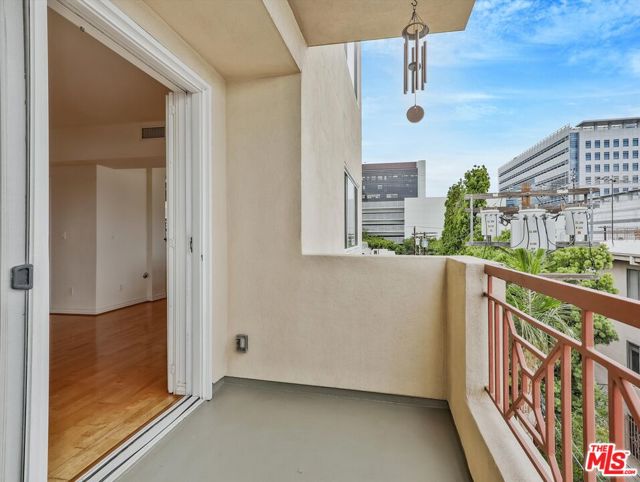 320 S Willaman Drive, Los Angeles CA: https://media.crmls.org/mediaz/79ea751a-06c5-4ee2-8eab-874a756136ab.jpg
