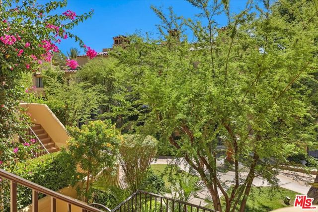 208 Villorrio Drive, Palm Springs CA: https://media.crmls.org/mediaz/79eb51fa-49f5-4b36-8c28-8c37be4fcc71.jpg
