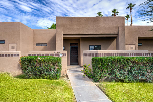 67564 Lagos Way, Cathedral City CA: https://media.crmls.org/mediaz/79eb8e0b-ea3c-4ff1-8339-474983054e48.jpg