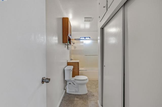 1250 147th Ave, San Leandro CA: https://media.crmls.org/mediaz/79ebab39-ec81-4e24-8ca0-e178da337b98.jpg