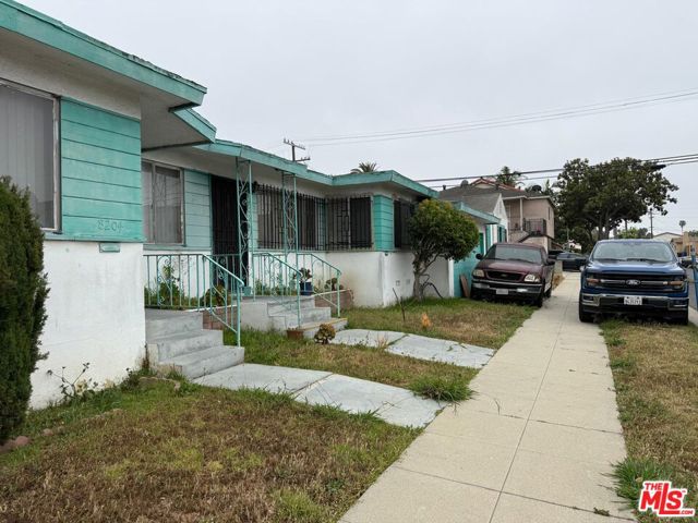 8204 S Harvard Boulevard, Los Angeles CA: https://media.crmls.org/mediaz/79eca4c8-79a7-452a-a2e5-fee37c32f8ad.jpg