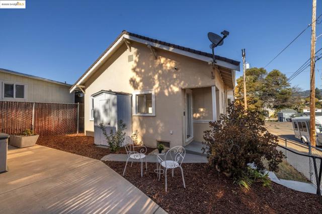 1641 E 20th Street, Oakland CA: https://media.crmls.org/mediaz/79ecbe81-dceb-46f6-bcd0-50ce6e08ac6d.jpg