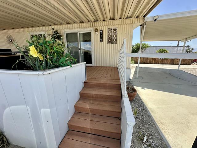 32660 Bloomfield Avenue, Thousand Palms CA: https://media.crmls.org/mediaz/79ecc7f5-3b98-4394-af28-95e5c77d375e.jpg