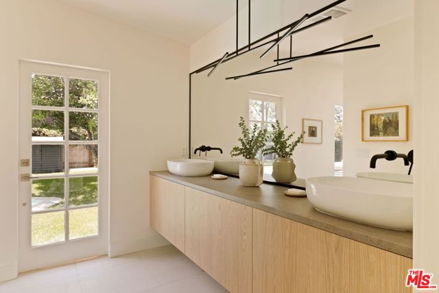 7401 Costello Avenue, Van Nuys CA: https://media.crmls.org/mediaz/79ee4aa4-fd6d-4fb9-b131-4d950e2721a0.jpg