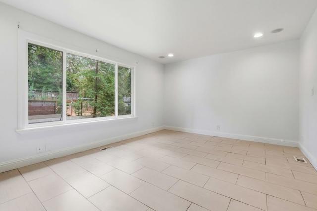 21564 Mary Alice Way, Los Gatos CA: https://media.crmls.org/mediaz/79ee5111-cf16-401d-8dc5-e615dae1d76c.jpg