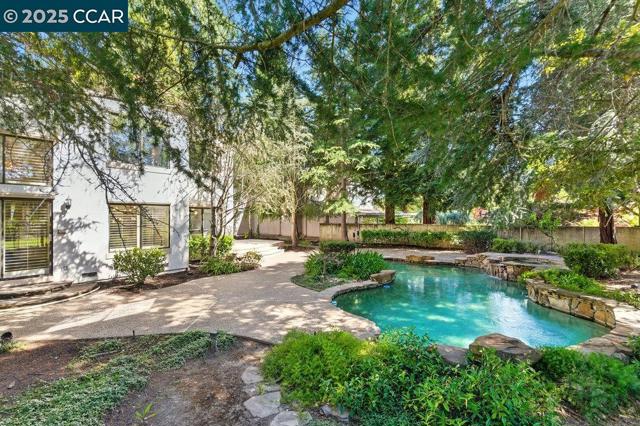 3094 Deer Meadow, Danville CA: https://media.crmls.org/mediaz/79ef10fd-f7e0-4e87-a0de-0156163ac5cc.jpg