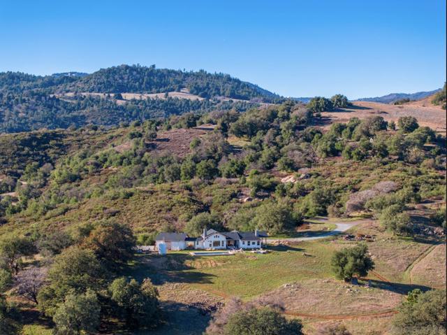 31071 Panorama Trail, Santa Ysabel CA: https://media.crmls.org/mediaz/79ef353a-543f-44e2-8297-16a3dd142654.jpg