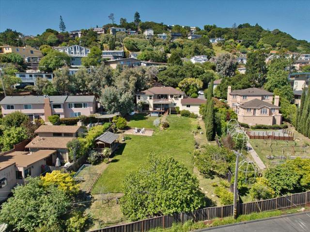 1720 Hillman Avenue, Belmont CA: https://media.crmls.org/mediaz/79efb6f7-7d48-4473-820c-f5201e6f6a62.jpg