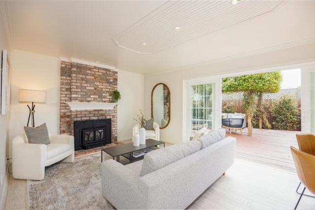 340 Shelter Cove Drive, El Granada CA: https://media.crmls.org/mediaz/79efe6f2-91fe-4397-a01d-920e246c2f59.jpg