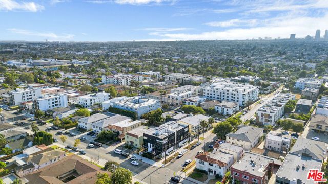 5868 Saturn Street, Los Angeles CA: https://media.crmls.org/mediaz/79f0a488-9cef-494e-bdca-9a15fe1ba20c.jpg