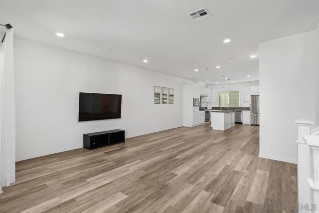12932 Peppergrass Creek Gate, San Diego CA: https://media.crmls.org/mediaz/79f12783-3f61-4ae6-b269-51e9ce7ad67b.jpg