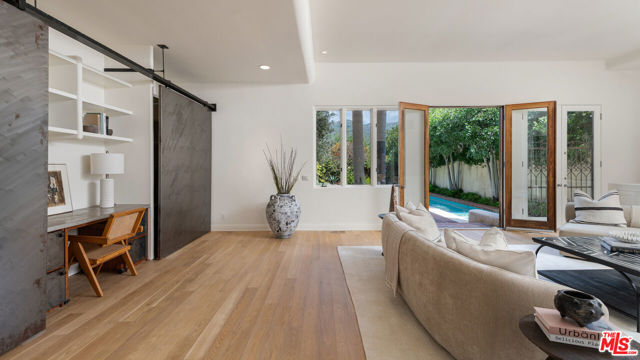 23349 Malibu Colony Road, Malibu CA: https://media.crmls.org/mediaz/79f18259-c872-4fb6-9717-fe88f7c9828a.jpg