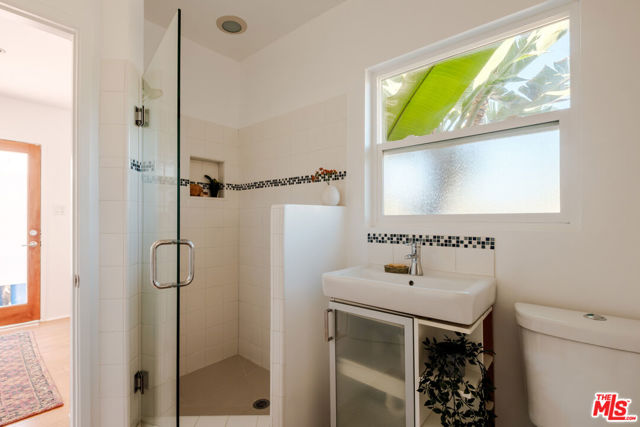3625 Berryman Avenue, Los Angeles CA: https://media.crmls.org/mediaz/79f1b2a3-f6b6-4812-a0c9-7875247a39db.jpg
