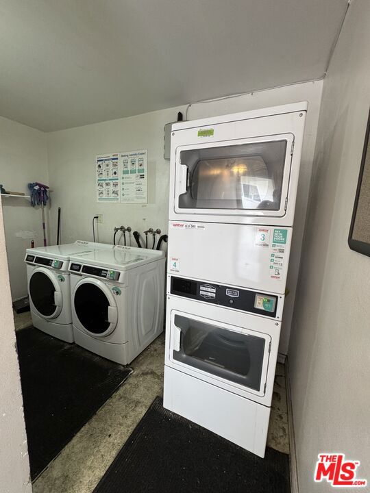 563 E Hazel Street, Inglewood CA: https://media.crmls.org/mediaz/79f1c221-0fc5-4745-851d-8250df12f982.jpg