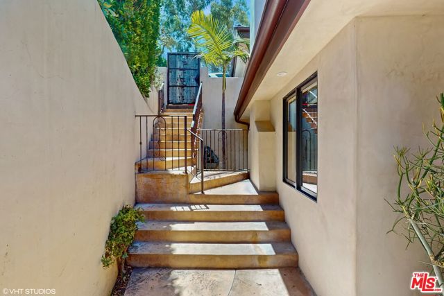 3311 Deronda Drive, Los Angeles CA: https://media.crmls.org/mediaz/79f1ec44-3ac5-4d2c-ad1b-90c218aa078e.jpg