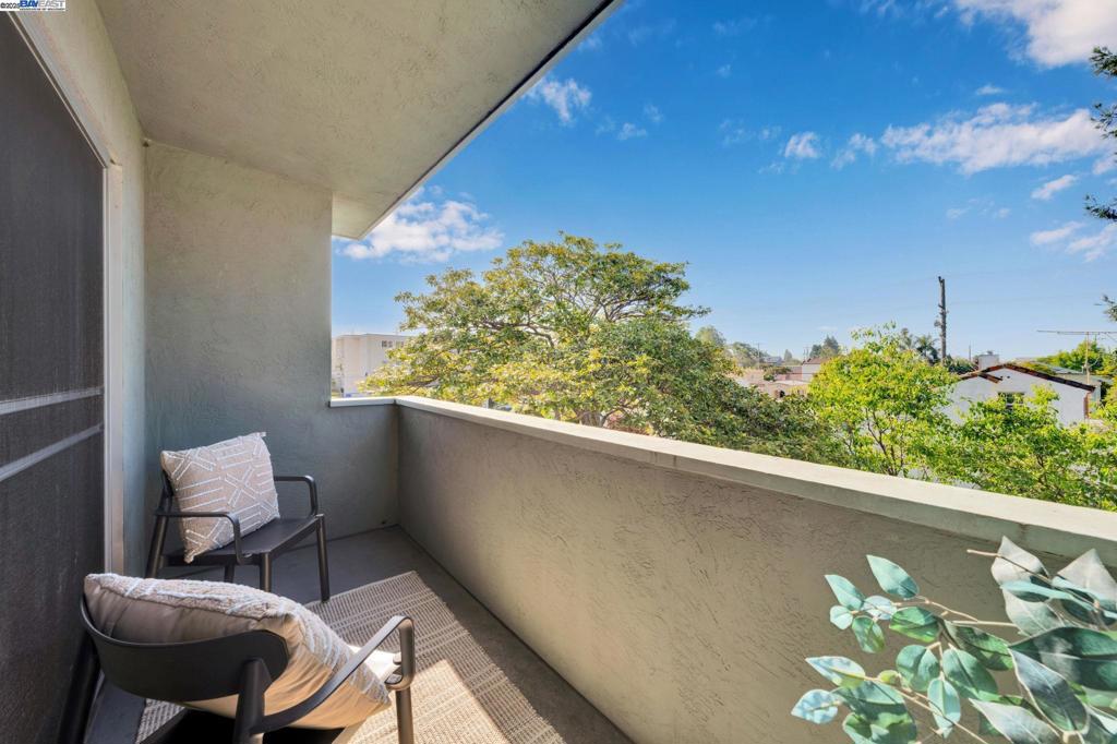 415 Cornell Ave #304