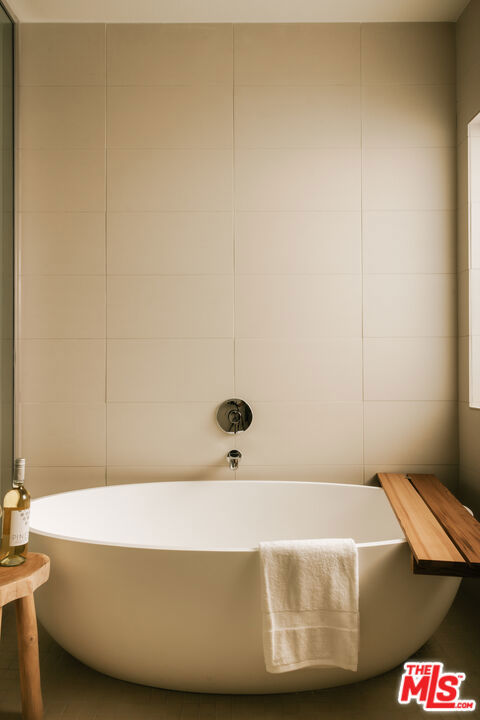 https://media.crmls.org/mediaz/79f27858-fb6e-44c0-8a9c-4bd74102e2b9.jpg?preset=X-Large