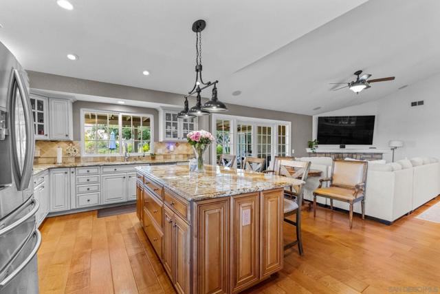 3445 Lomas Serenas Dr, Escondido CA: https://media.crmls.org/mediaz/79f28687-5be6-4467-acf8-166da7b67dd1.jpg