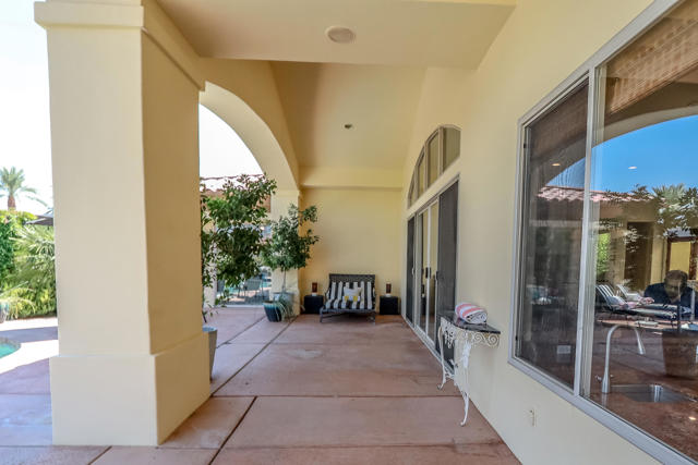 16 Villaggio Place, Rancho Mirage CA: https://media.crmls.org/mediaz/79f2963f-4d7c-45e7-ad98-725412c0a601.jpg