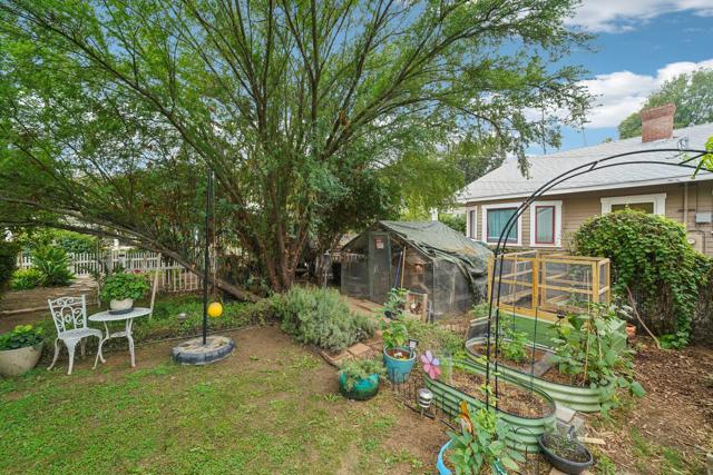 4151 Homewood Court, Riverside CA: https://media.crmls.org/mediaz/79f312da-30da-4851-839b-d93a086c6b47.jpg