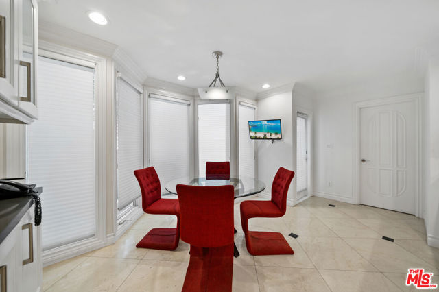 16221 Elisa Place, Encino CA: https://media.crmls.org/mediaz/79f31508-9850-4e45-a207-41f09c238555.jpg