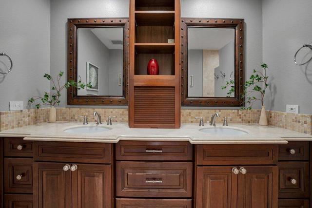 54853 Oakhill, La Quinta CA: https://media.crmls.org/mediaz/79f3ad77-58ab-439a-aed3-5ef91a31462e.jpg