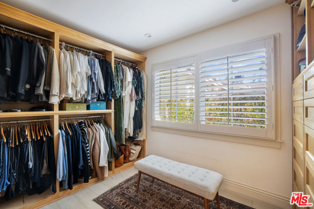 1801 San Ysidro Drive, Beverly Hills CA: https://media.crmls.org/mediaz/79f3d5b6-564c-494c-96e7-b95da73bd82b.jpg