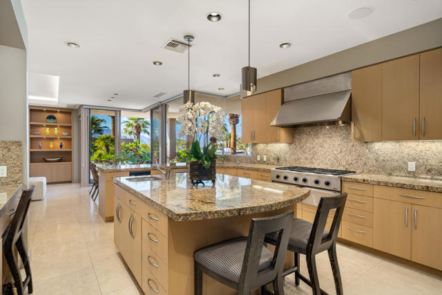 45 Mirada Circle, Rancho Mirage CA: https://media.crmls.org/mediaz/79f4ed85-f4e2-4342-aeb5-31c38c210444.jpg