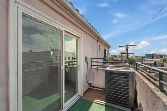 1268 Essex St, San Diego CA: https://media.crmls.org/mediaz/79f4fd49-aef6-44f8-9547-aa37b3871d36.jpg