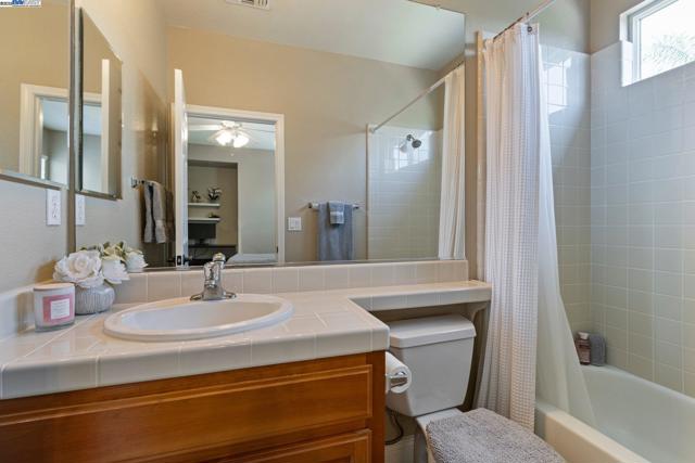 6454 Green Castle Cir, Discovery Bay CA: https://media.crmls.org/mediaz/79f5f323-ac50-4ffc-af1a-ab857743d63d.jpg