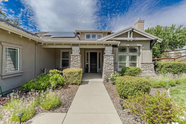 2531 Leona Pl, Pleasanton CA: https://media.crmls.org/mediaz/79f6457b-3cac-4cc3-8a0a-8aeafe16bf4c.jpg