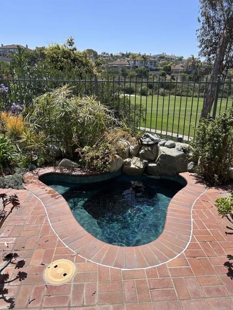 Detail Gallery Image 8 of 11 For 1328 Bulrush Ct, Carlsbad,  CA 92011 - 4 Beds | 2/1 Baths