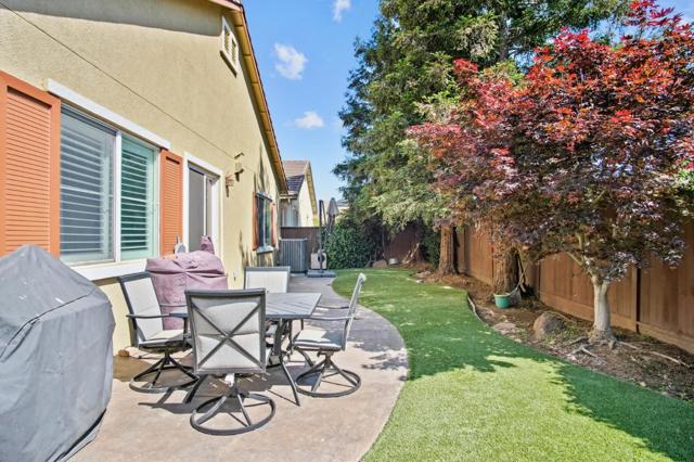 561 Branding Iron Street, Oakdale CA: https://media.crmls.org/mediaz/79f674b8-5bce-4a3b-95ca-42863cd73730.jpg