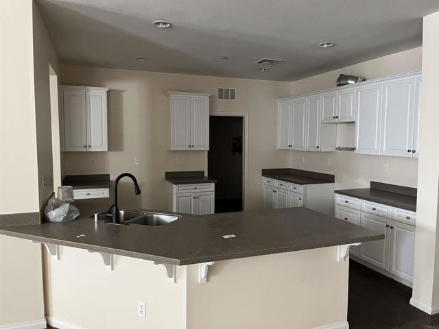 Detail Gallery Image 16 of 40 For 37052 Whispering Hills Dr, Murrieta,  CA 92563 - 5 Beds | 2/1 Baths