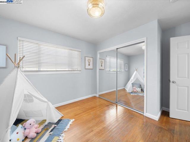 2457 San Carlos Ave, Castro Valley CA: https://media.crmls.org/mediaz/79f6d5bc-d969-4246-be8b-e0d8b37ed520.jpg