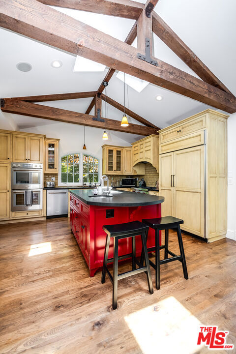 334 S Westgate Avenue, Los Angeles CA: https://media.crmls.org/mediaz/79f6eb9c-3636-400a-9b09-7fb1177911dd.jpg