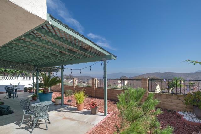 Detail Gallery Image 5 of 26 For 10865 Charing Cross Rd, Spring Valley,  CA 91978 - 4 Beds | 3 Baths