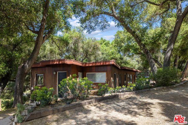 1256 N Topanga Canyon Boulevard, Topanga CA: https://media.crmls.org/mediaz/79f73613-1d84-4208-8387-6a42c830ee87.jpg