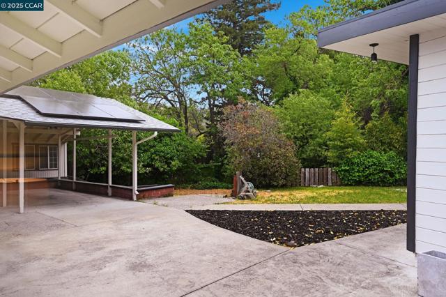 2326 Estrella Ct, Pinole CA: https://media.crmls.org/mediaz/79f7448f-0faa-4e3c-9348-31db127b03ad.jpg
