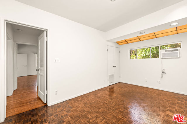 16449 Akron Street, Pacific Palisades CA: https://media.crmls.org/mediaz/79f745fc-d28b-4e85-a687-2065fd1c9a79.jpg
