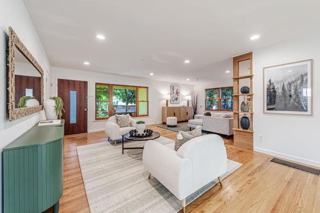3704 Fair Oaks Avenue, Menlo Park CA: https://media.crmls.org/mediaz/79f748cb-b7e5-47e5-964a-582a9ff11002.jpg